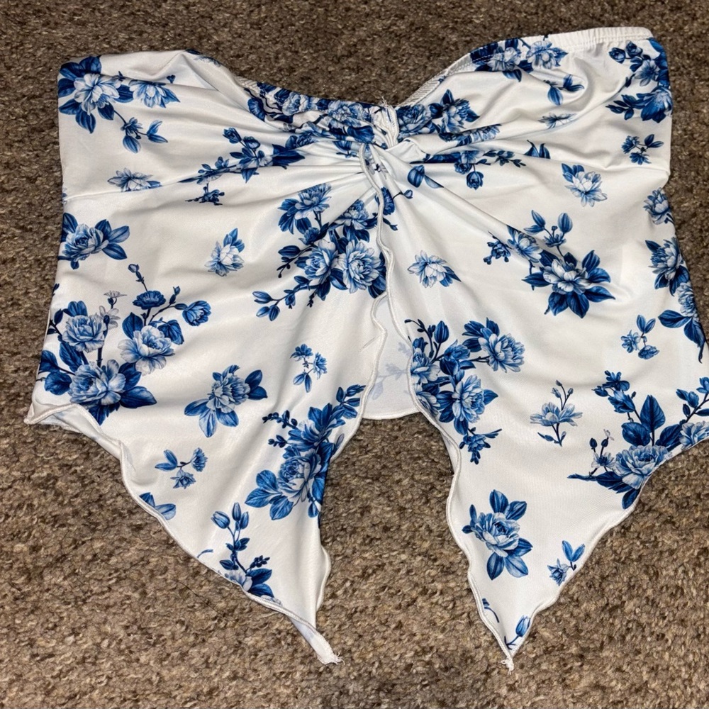 SHEIN White and Blue Floral Crop Top